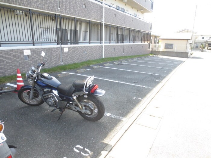 物件外観写真5　(駐車場)