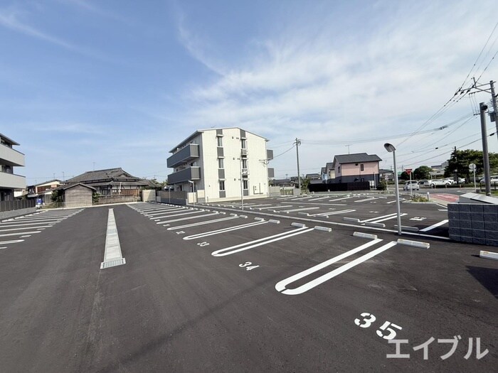 物件外観写真3　(駐車場)