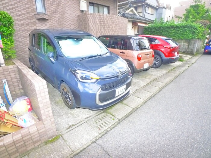 物件外観写真6　(駐車場)