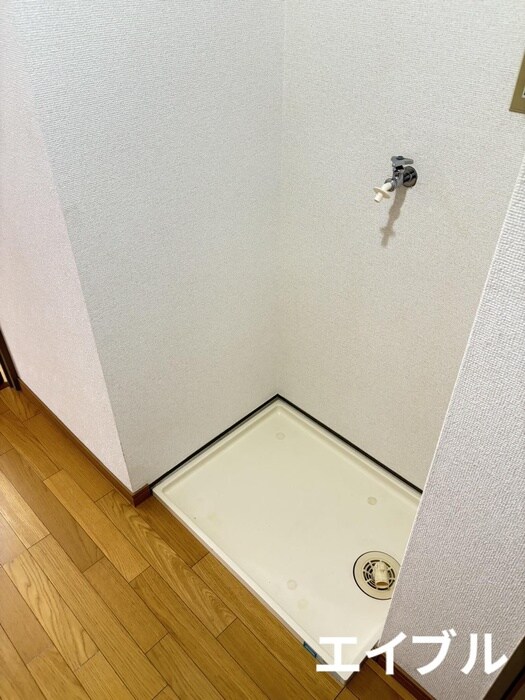 物件内観写真16　(洗濯機置場)