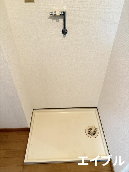 物件内観写真16　(洗濯機置場)