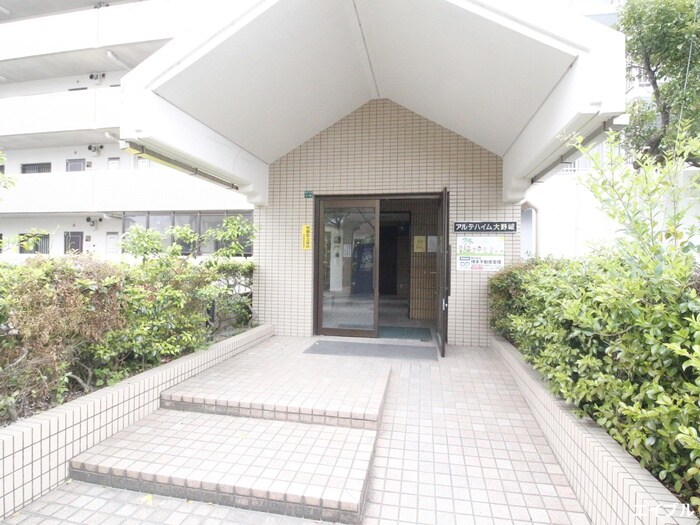 物件外観写真3　(エントランス部分)