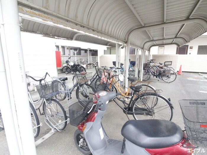 物件外観写真4　(駐輪場)