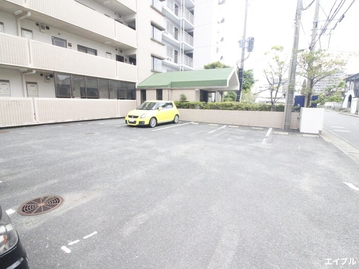 物件外観写真5　(駐車場)
