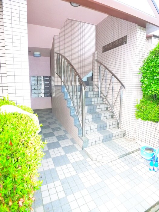 物件外観写真2　(エントランス部分)