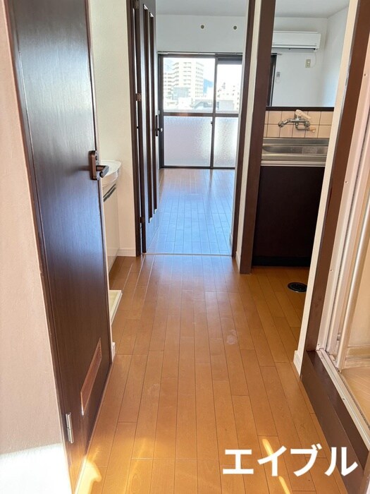 物件内観写真13　(玄関)