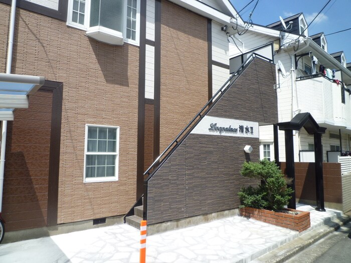 物件外観写真2　(エントランス部分)