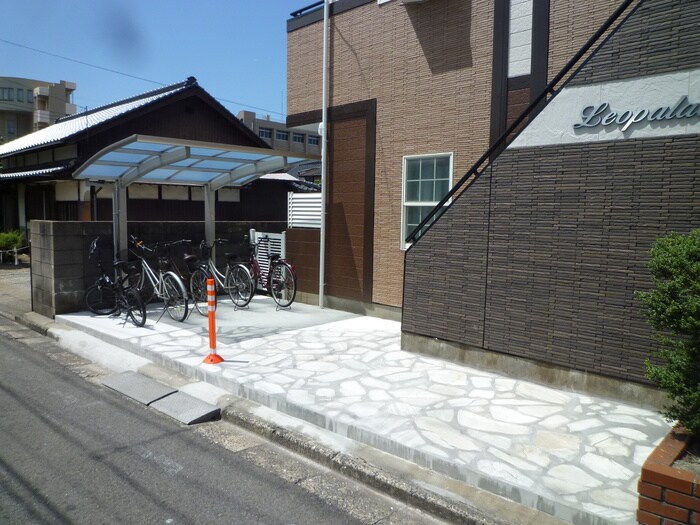 物件外観写真3　(駐輪場)