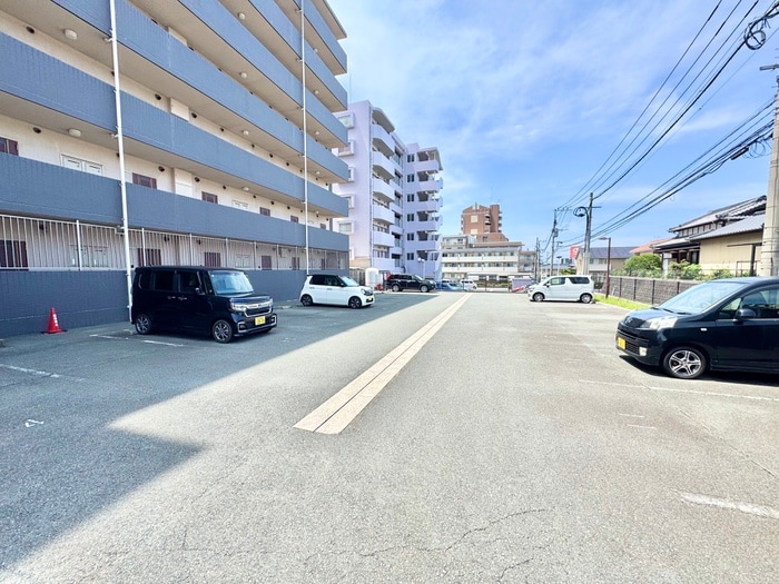 物件外観写真2　(駐車場)