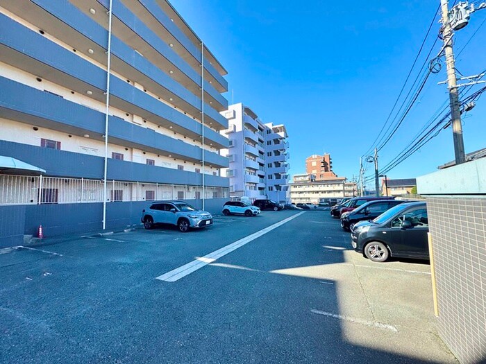 物件外観写真2　(駐車場)