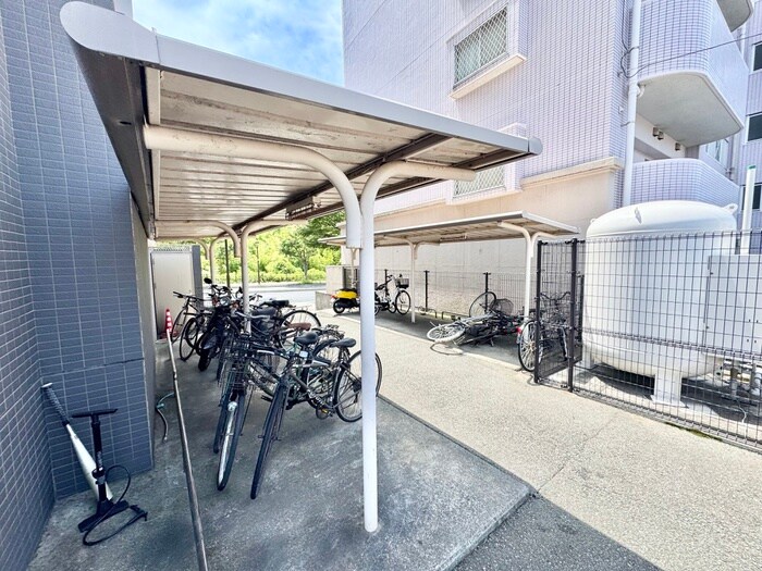物件外観写真3　(駐輪場)
