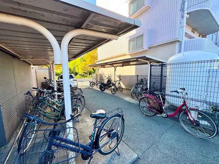 物件外観写真3　(駐輪場)