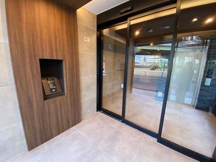 物件外観写真2　(エントランス部分)