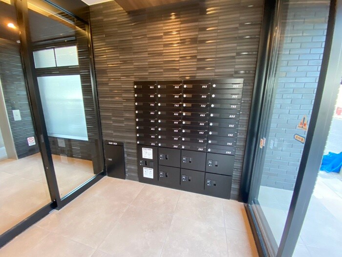 物件外観写真3　(エントランス部分)