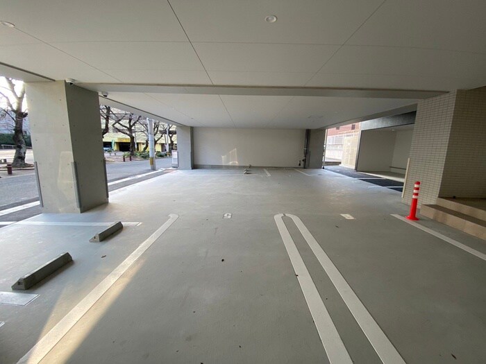 物件外観写真4　(駐車場)