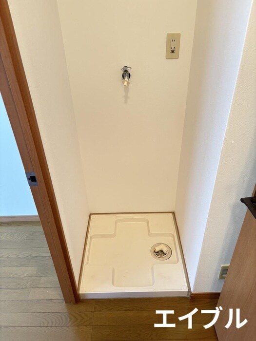 物件内観写真17　(洗濯機置場)