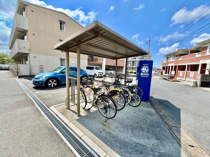 物件外観写真2　(駐輪場)