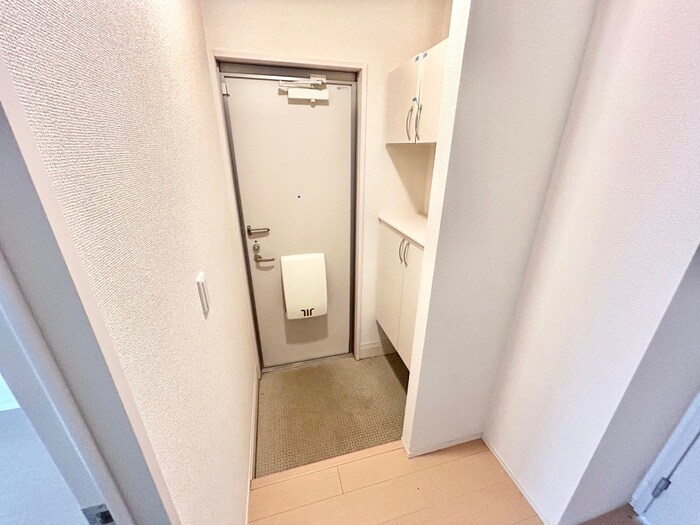 物件内観写真9　(玄関)