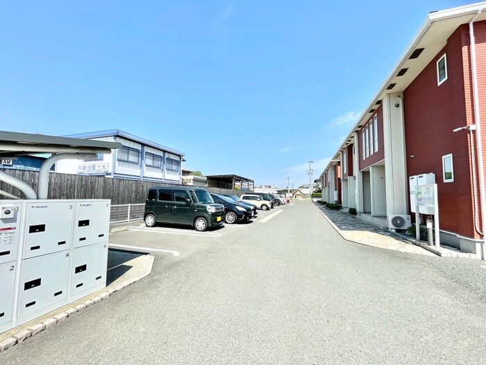 物件外観写真2　(駐車場)