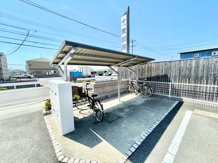 物件外観写真3　(駐輪場)