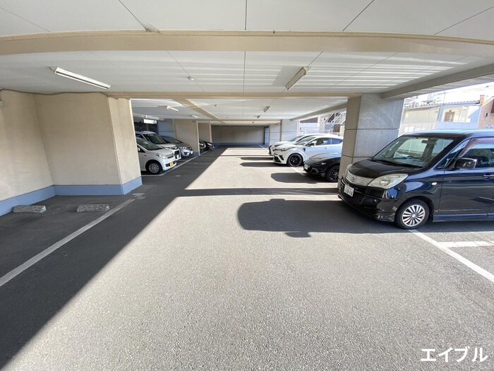 物件外観写真2　(駐車場)