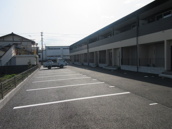 物件外観写真4　(駐車場)