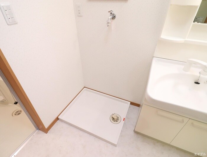 物件内観写真12　(洗濯機置場)