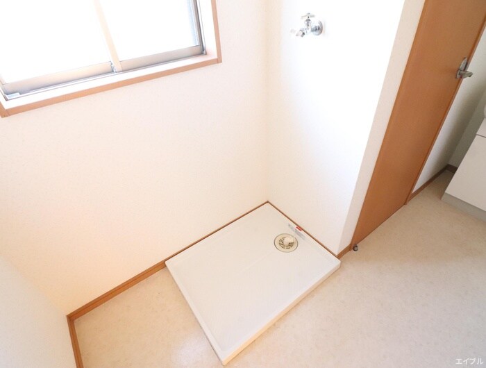 物件内観写真13　(洗濯機置場)