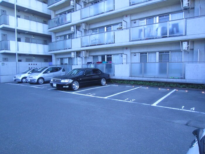 物件外観写真2　(駐車場)