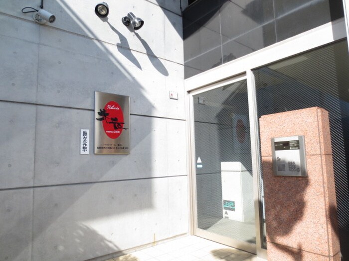 物件外観写真3　(エントランス部分)