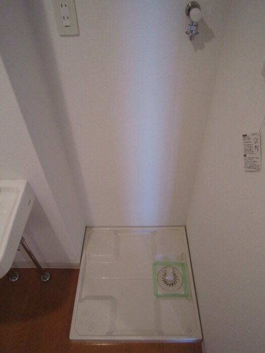 物件内観写真15　(洗濯機置場)