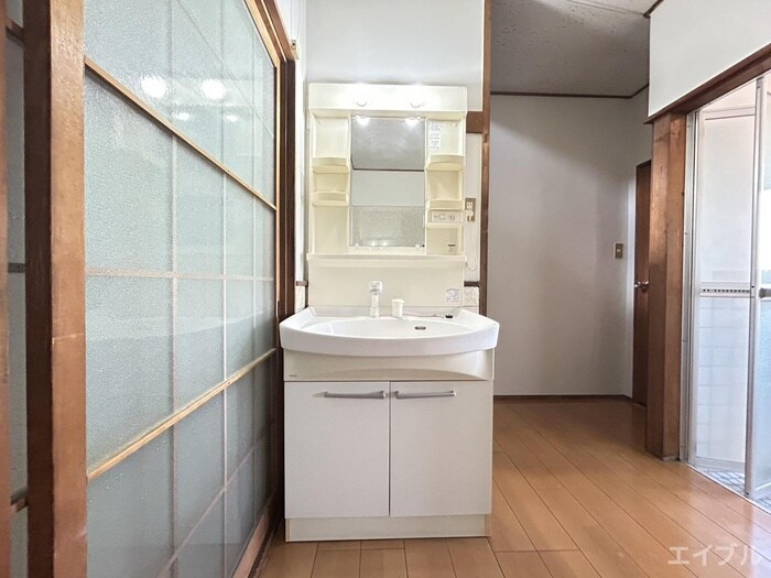 物件内観写真8　(洗面)