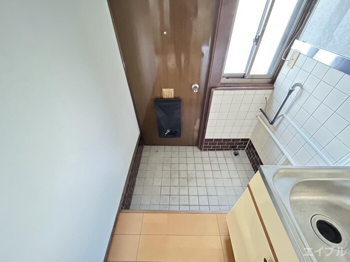 物件内観写真10　(玄関)