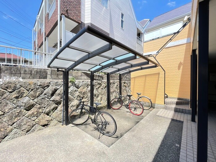 物件外観写真3　(駐輪場)