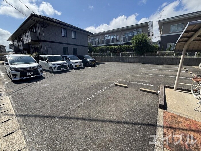 物件外観写真2　(駐車場)