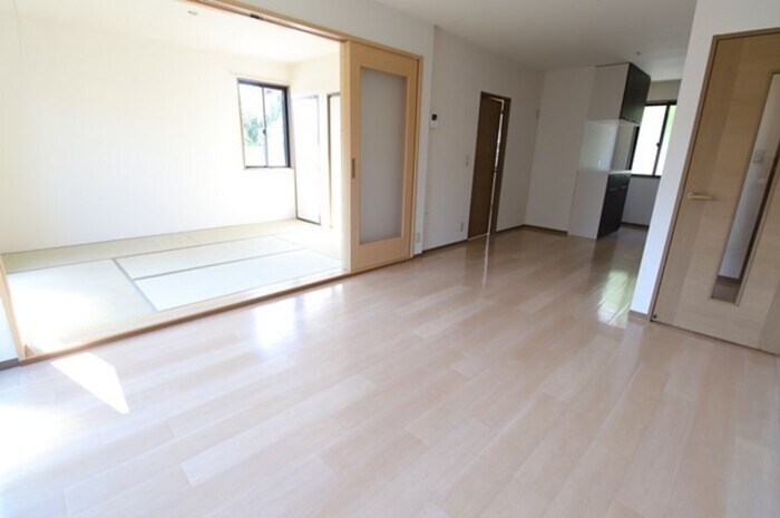 物件内観写真4　(居室)