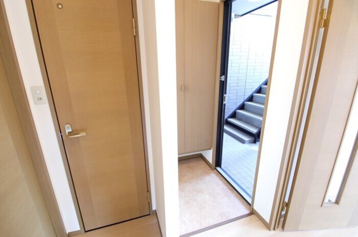 物件内観写真8　(玄関)