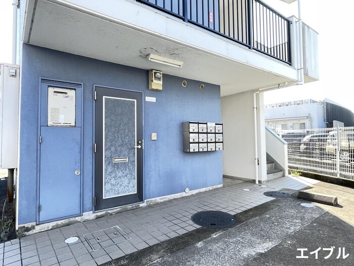 物件外観写真5　(エントランス部分)