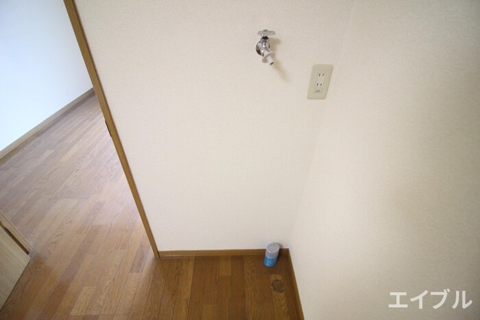 物件内観写真15　(洗濯機置場)