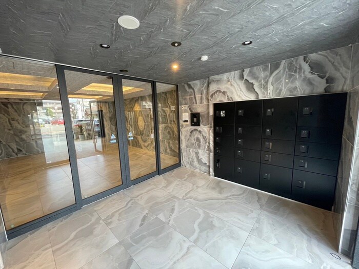 物件外観写真2　(エントランス部分)