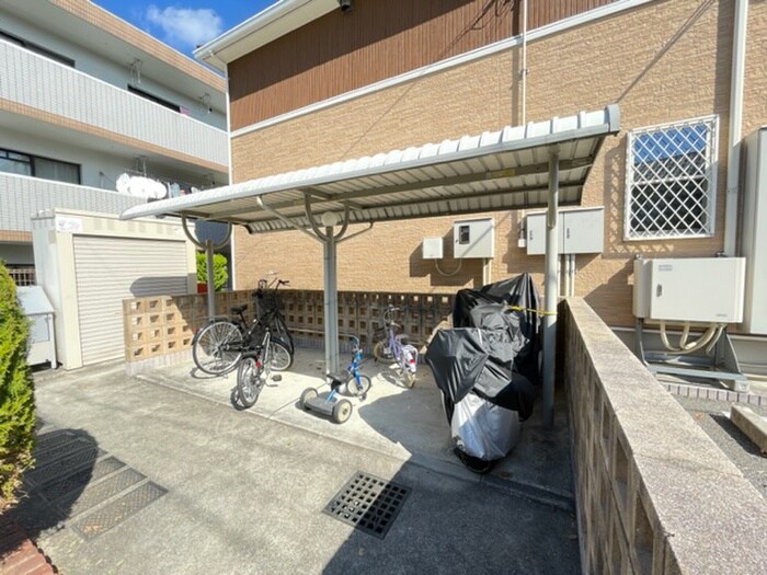 物件外観写真4　(駐輪場)