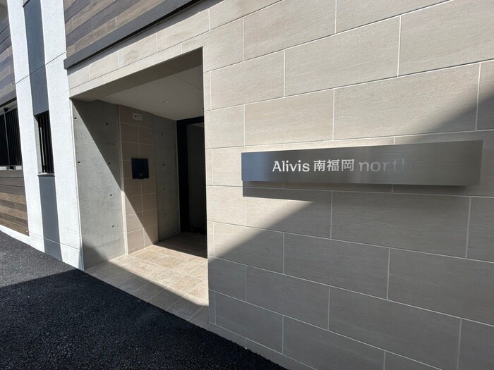 物件外観写真2　(エントランス部分)