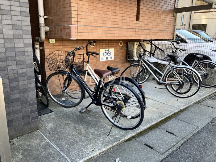 物件外観写真4　(駐輪場)