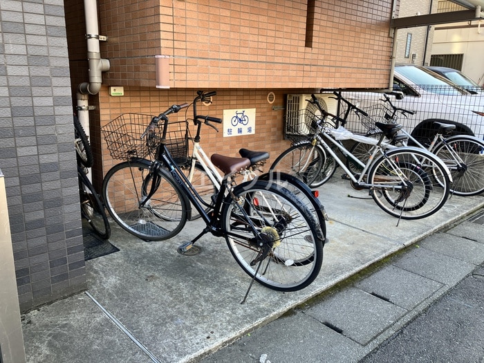 物件外観写真4　(駐輪場)
