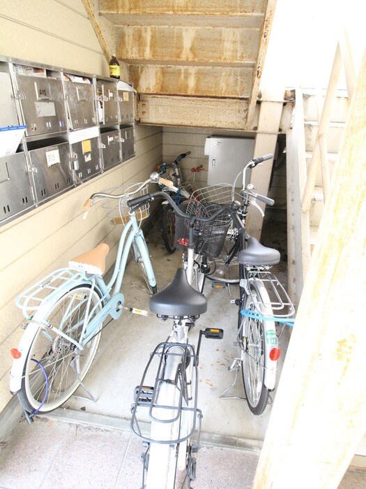 物件外観写真5　(駐輪場)