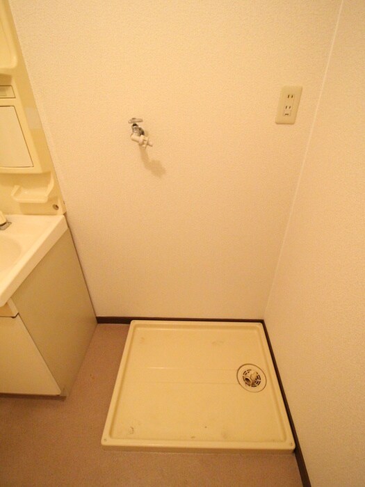 物件内観写真11　(洗濯機置場)