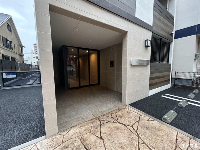 物件外観写真2　(エントランス部分)