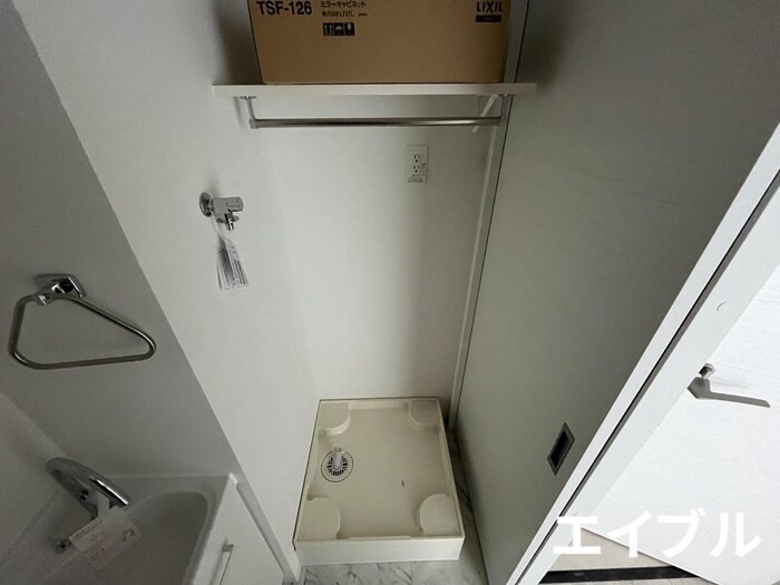 物件内観写真13　(洗濯機置場)