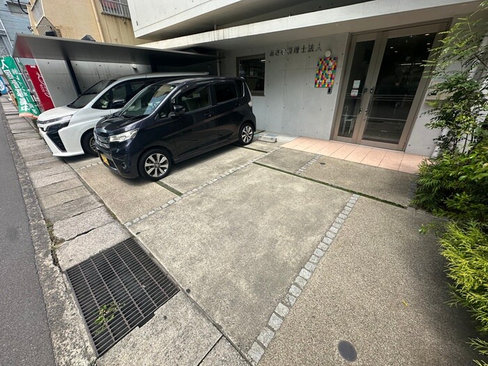物件外観写真2　(駐車場)