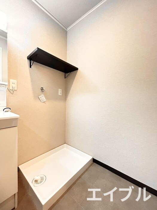 物件内観写真8　(洗濯機置場)